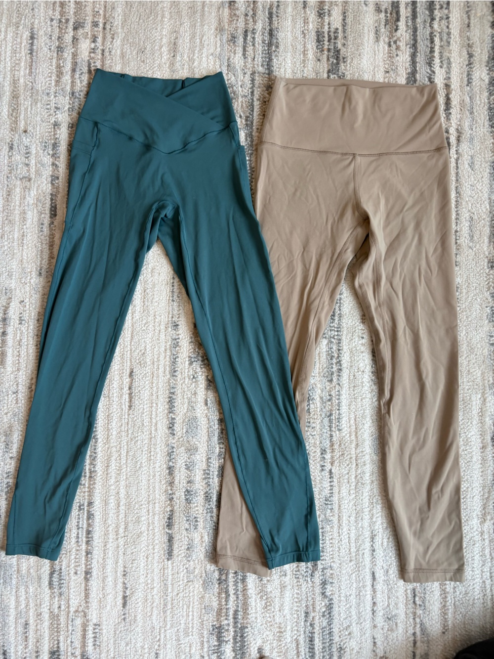 Lot Set of 2 Women’s XS Super Soft HeyNuts Halara High Waisted Leggings EUC
